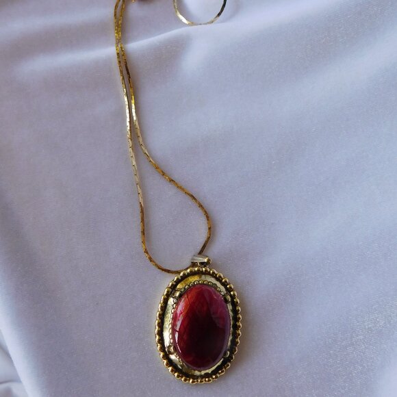 Ladies Stunning Red Stone Pendant Necklace - Picture 2 of 4
